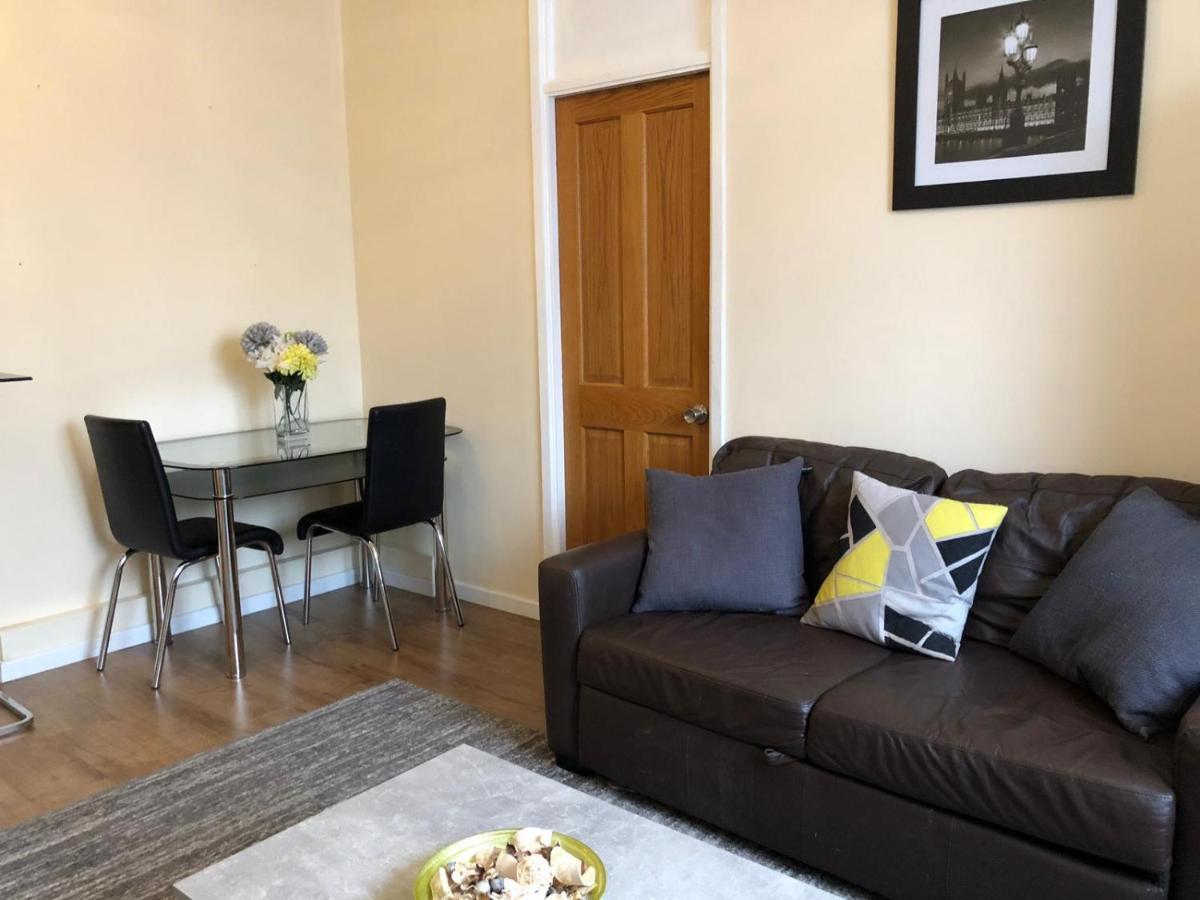 Entire Flat Very Comfortable 1 Bedroom London Bagian luar foto